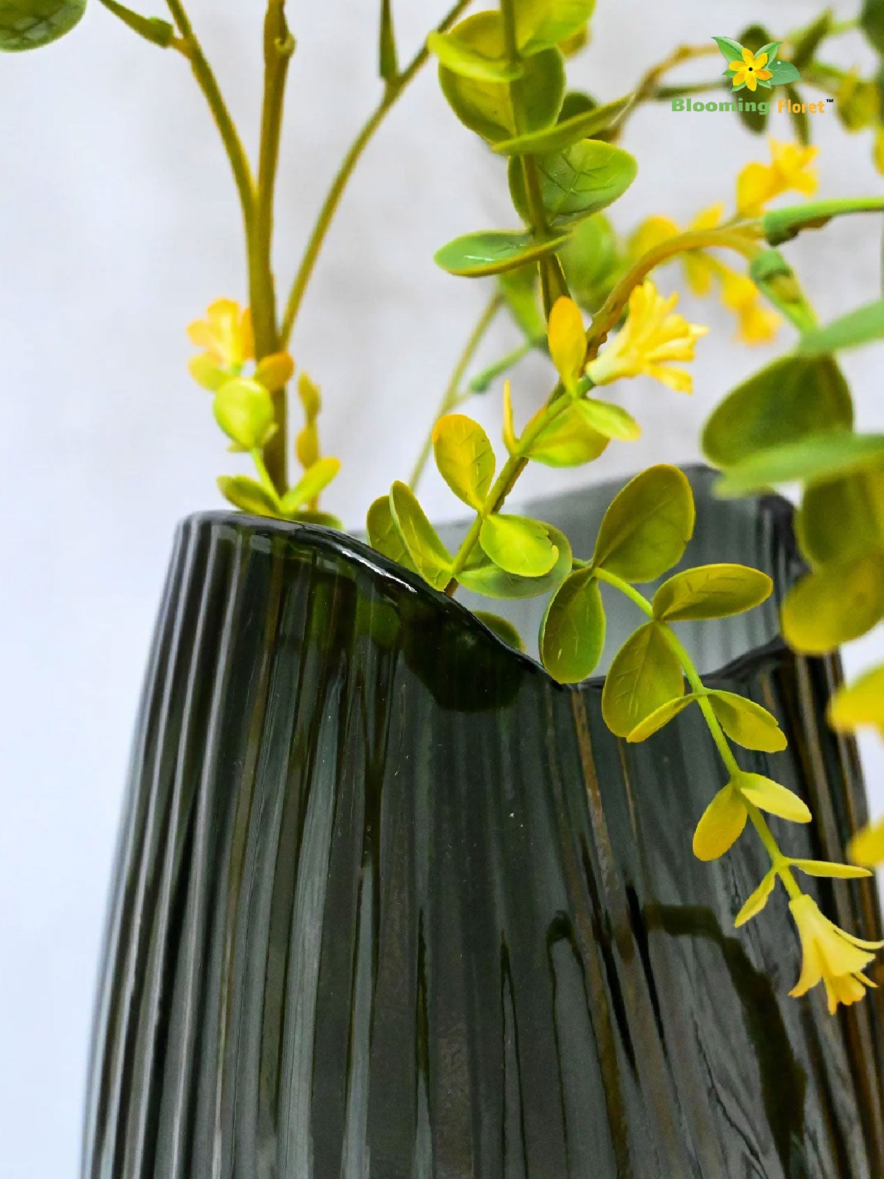 Elegant Noir Ribbed Glass Vase