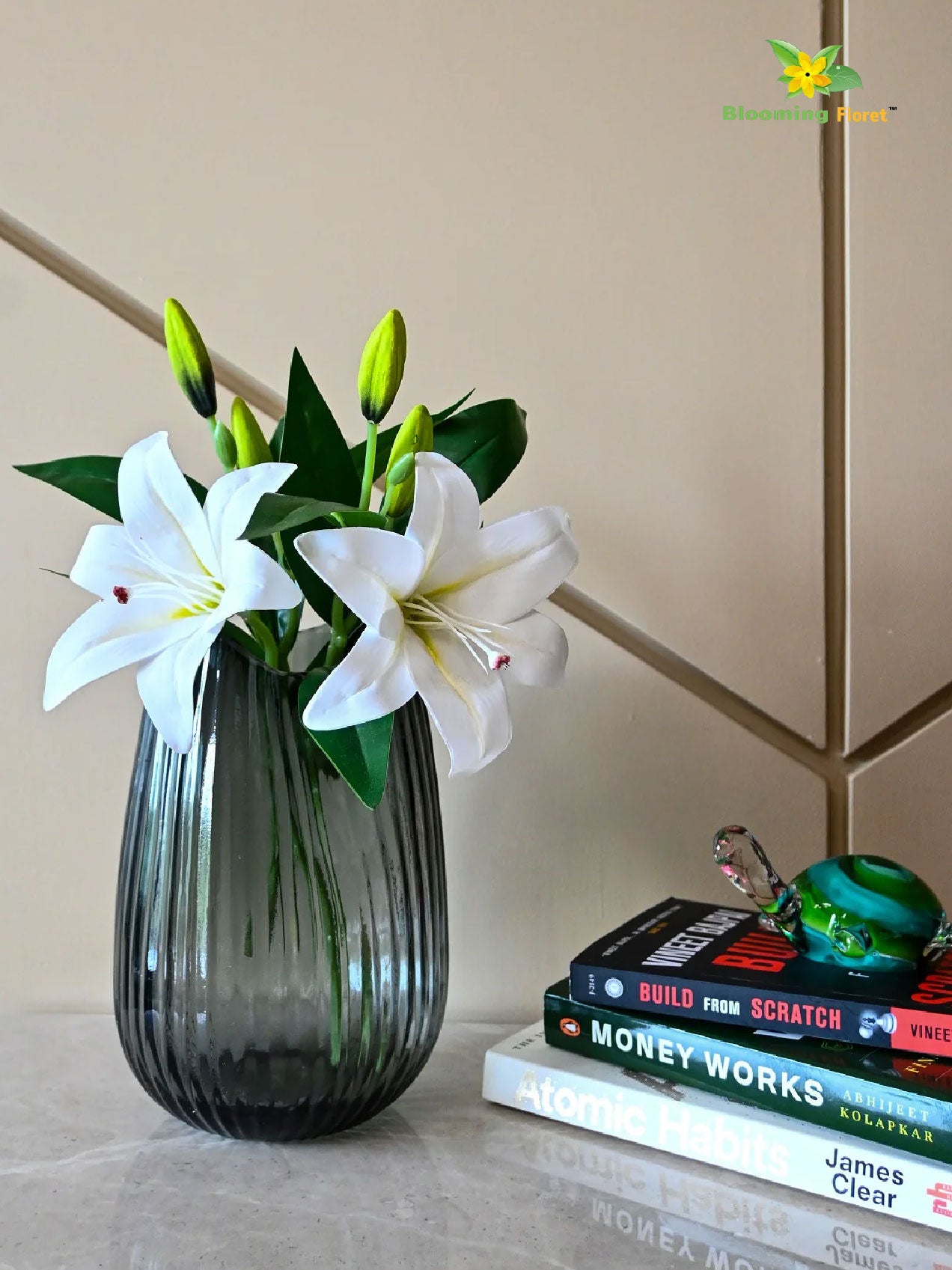 Elegant Noir Ribbed Glass Vase