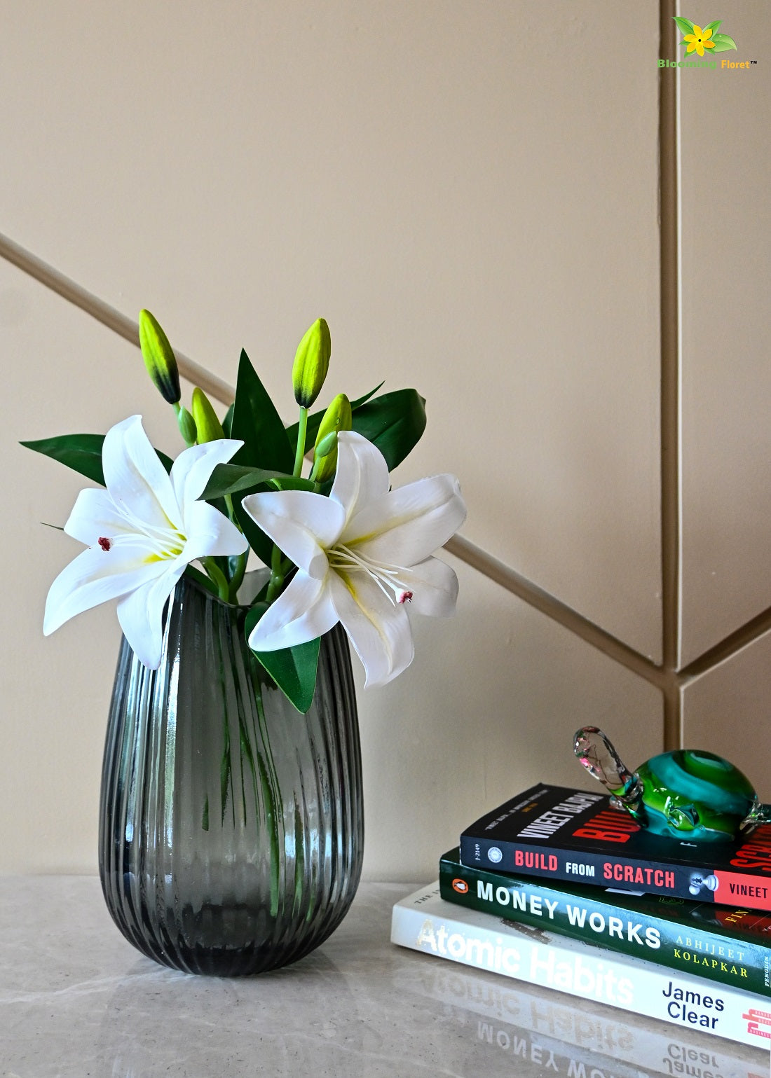 Elegant Noir Ribbed Glass Vase