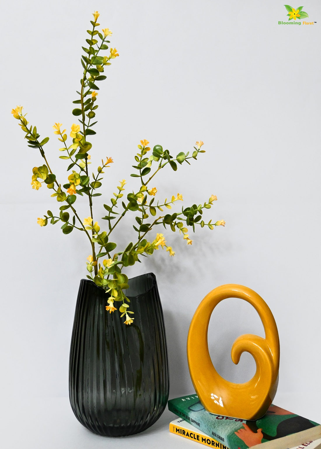 Elegant Noir Ribbed Glass Vase