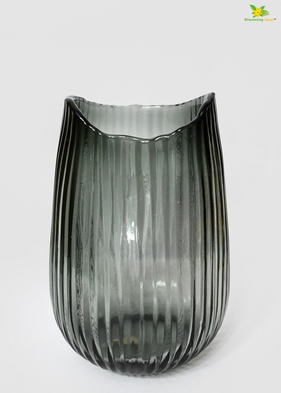 Elegant Noir Ribbed Glass Vase