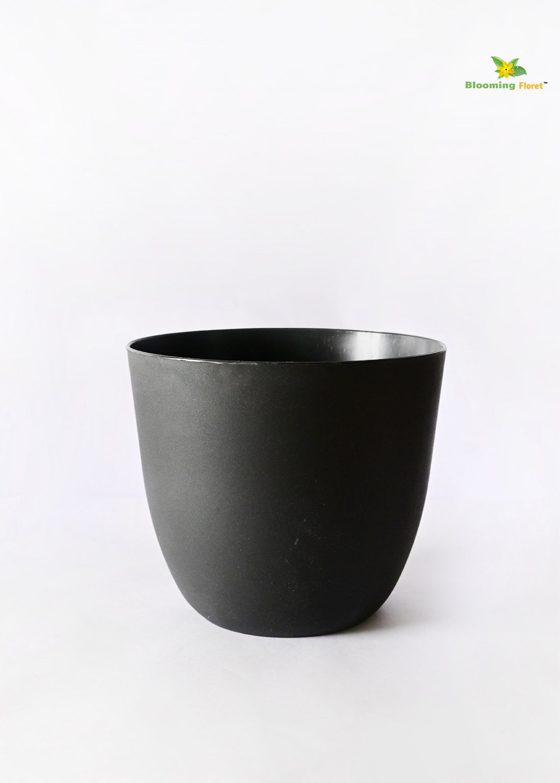 Timeless Black Round Planter