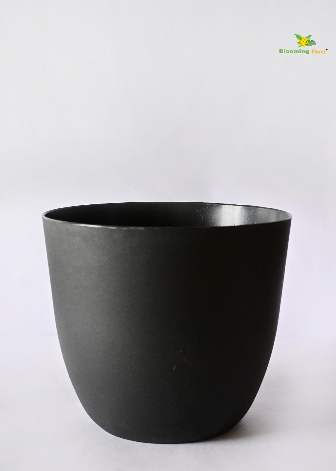 Timeless Black Round Planter