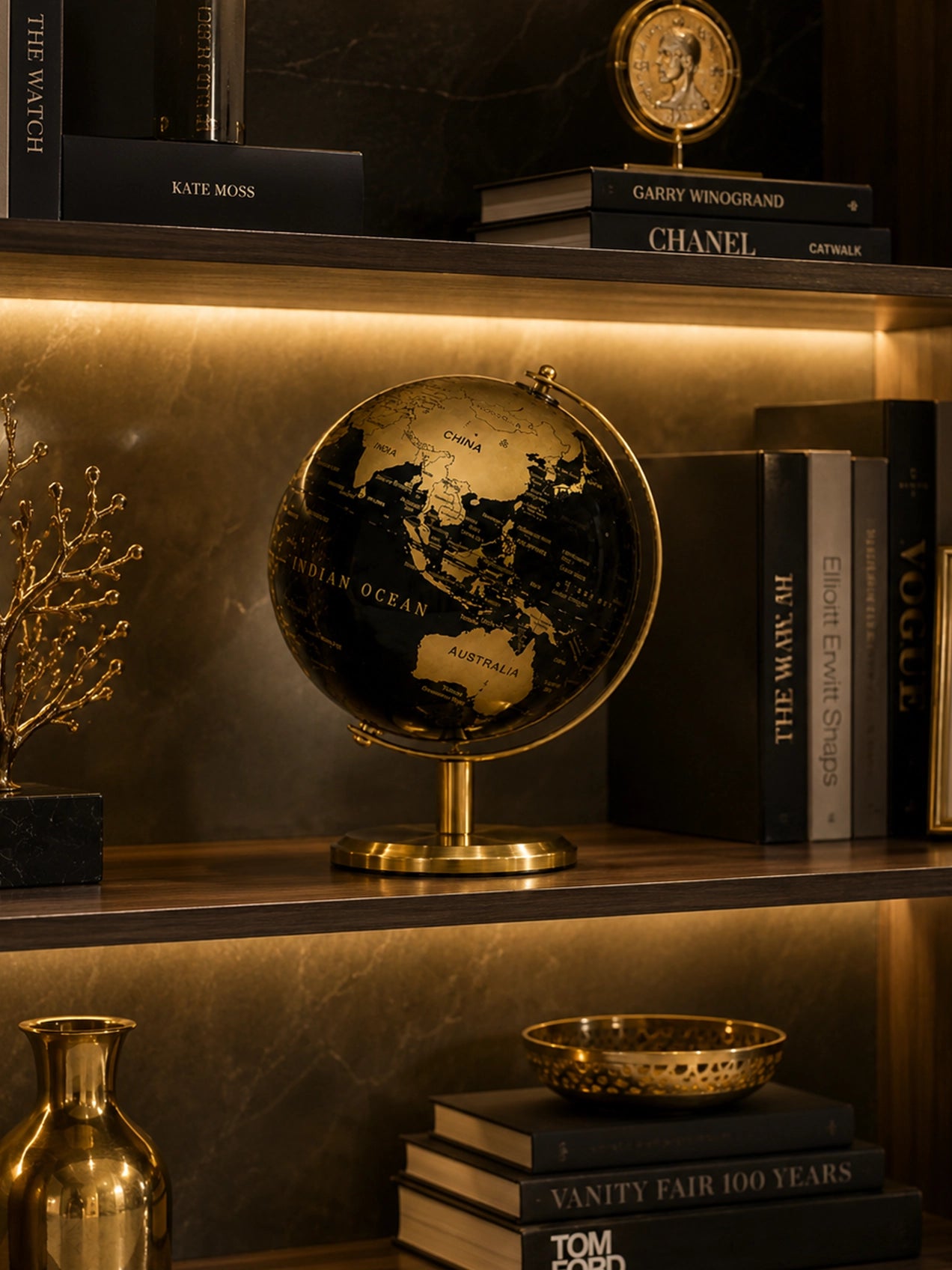 Golden & Black Globe | Plain Golden Stand | 19 cm