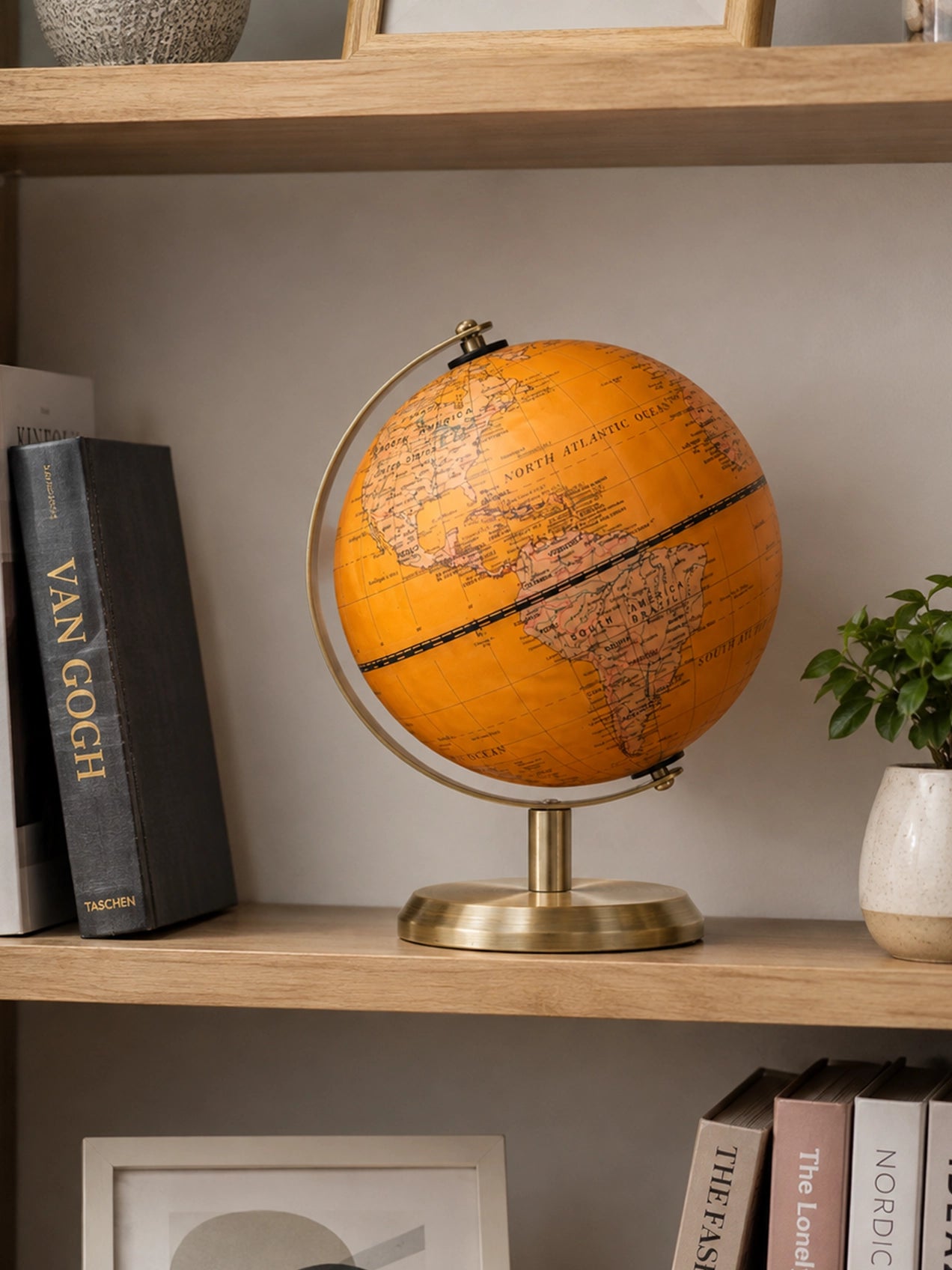Golden Globe | Plain Golden Stand | 19 cm