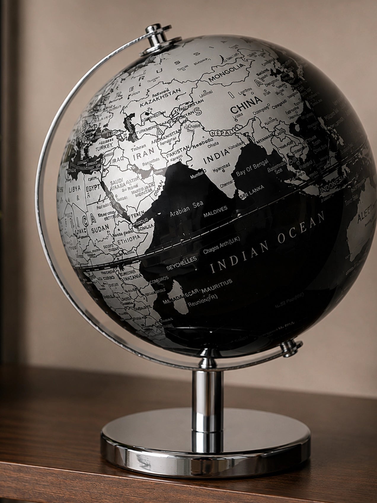Silver & Black Globe | Plain Golden Stand | 19 cm