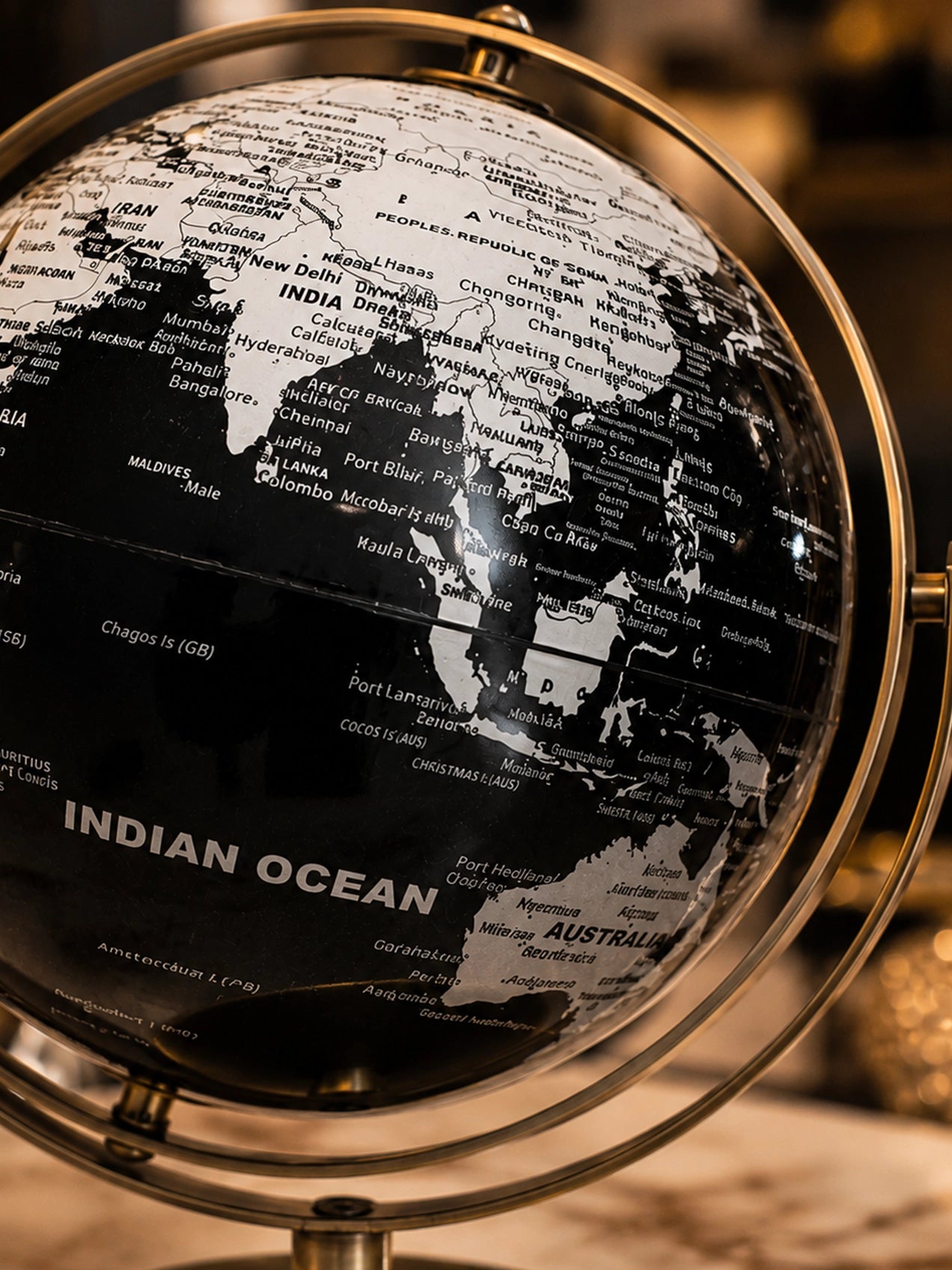 Silver Globe | Plain Metal Stand | 28 cm