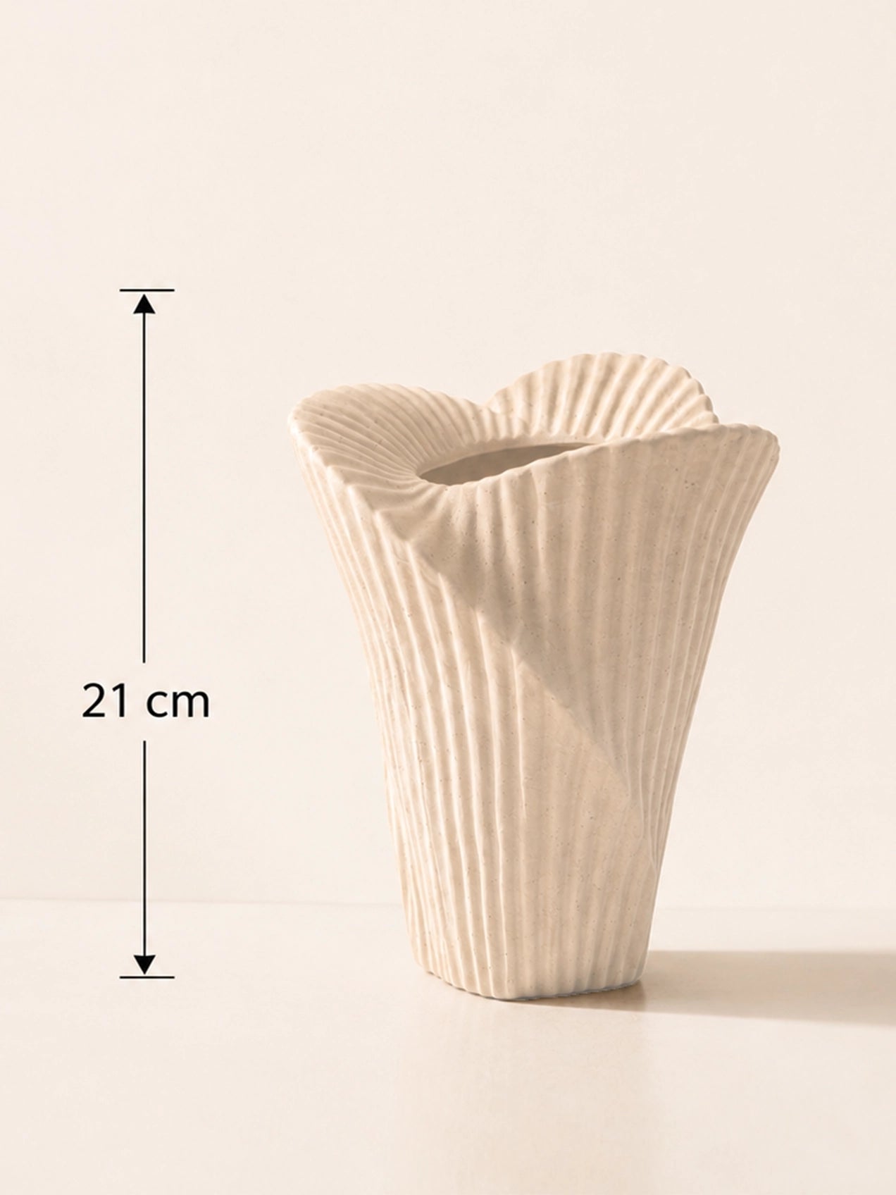 Curved Flow Vase | 21 cm